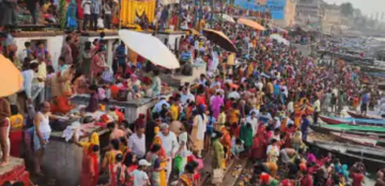 After the fulfillment of the vow, the devotees walk barefoot, after seeing the rays of the sun on Sh