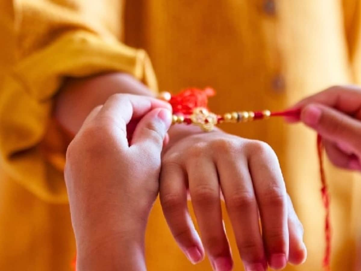 Sisters will be able to tie Rakhi on their brother's wrist at this time,